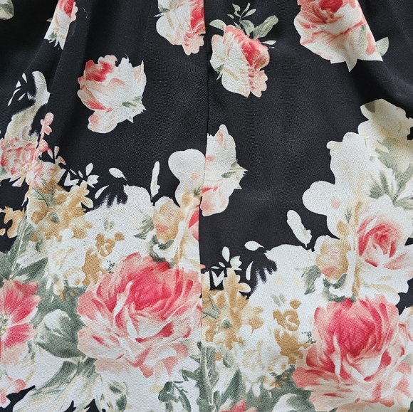 Floral Bell Sleeve Romper, Zipper Back And Elastic Waist.  Size Small - Picture 6 of 8